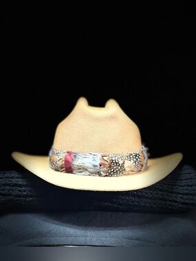 Vintage John B. Stetson3X Beaver Tan Felt Western Cowboy Hat Feather Hatband Sz7